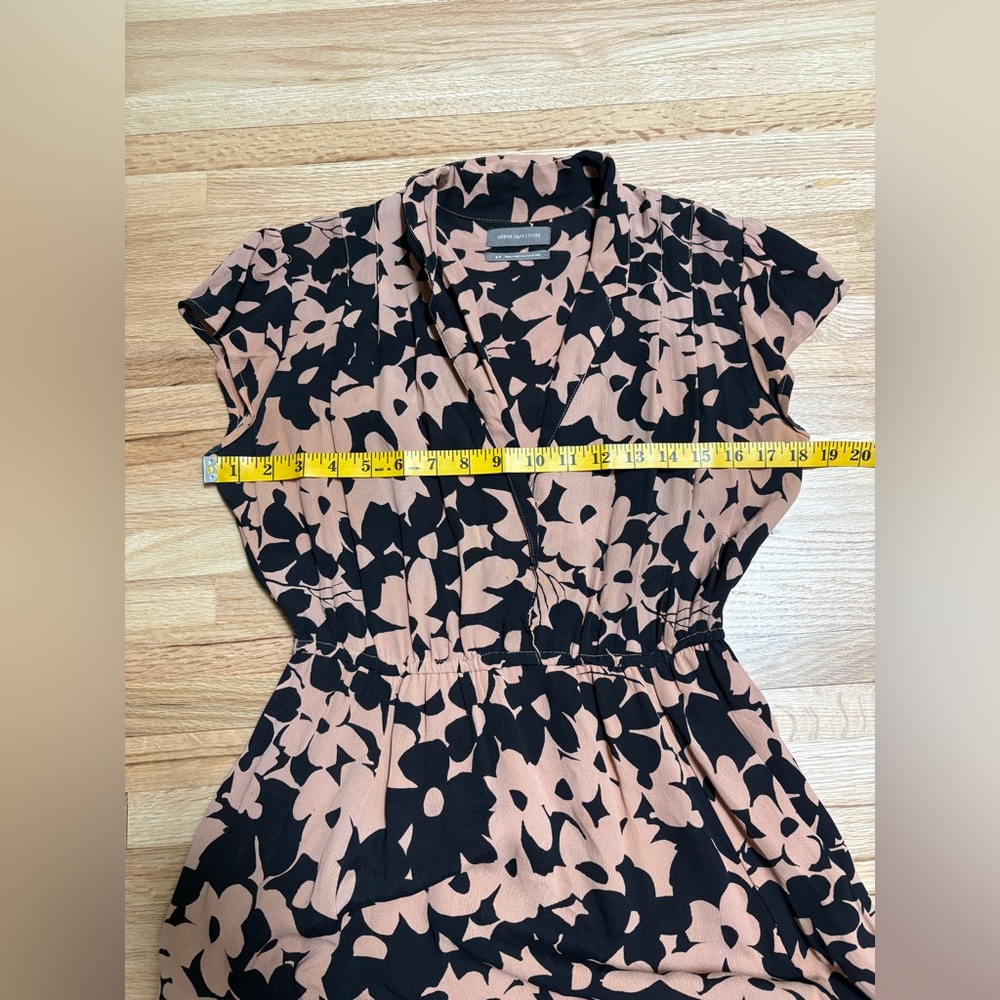Urban Outfitters lined floral dress size small - Picture 9 of 11